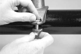 NOTE: To avoid over-tightening the flange nuts, use a wrench with a maimum length of 8 200 mm. DO NOT over-tighten the flange nuts.