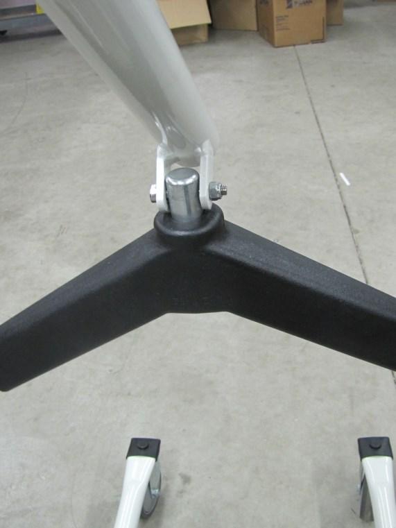The carry bar pad should remain in place during normal use. After assembly, check to ensure that: 1. The mast is fully locked into the tube of base assembly. 2.