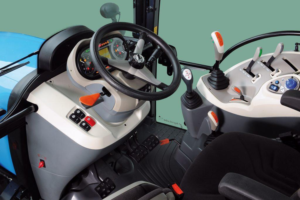 ELECTROHYDRAULIC T-TRONIC TRANSMISSION WITH DE-CLUTCH CONTROL AND POWER SHUTTLE The 5H features a Speed Four transmission with a hydraulic power shuttle providing three ranges with four speeds each.