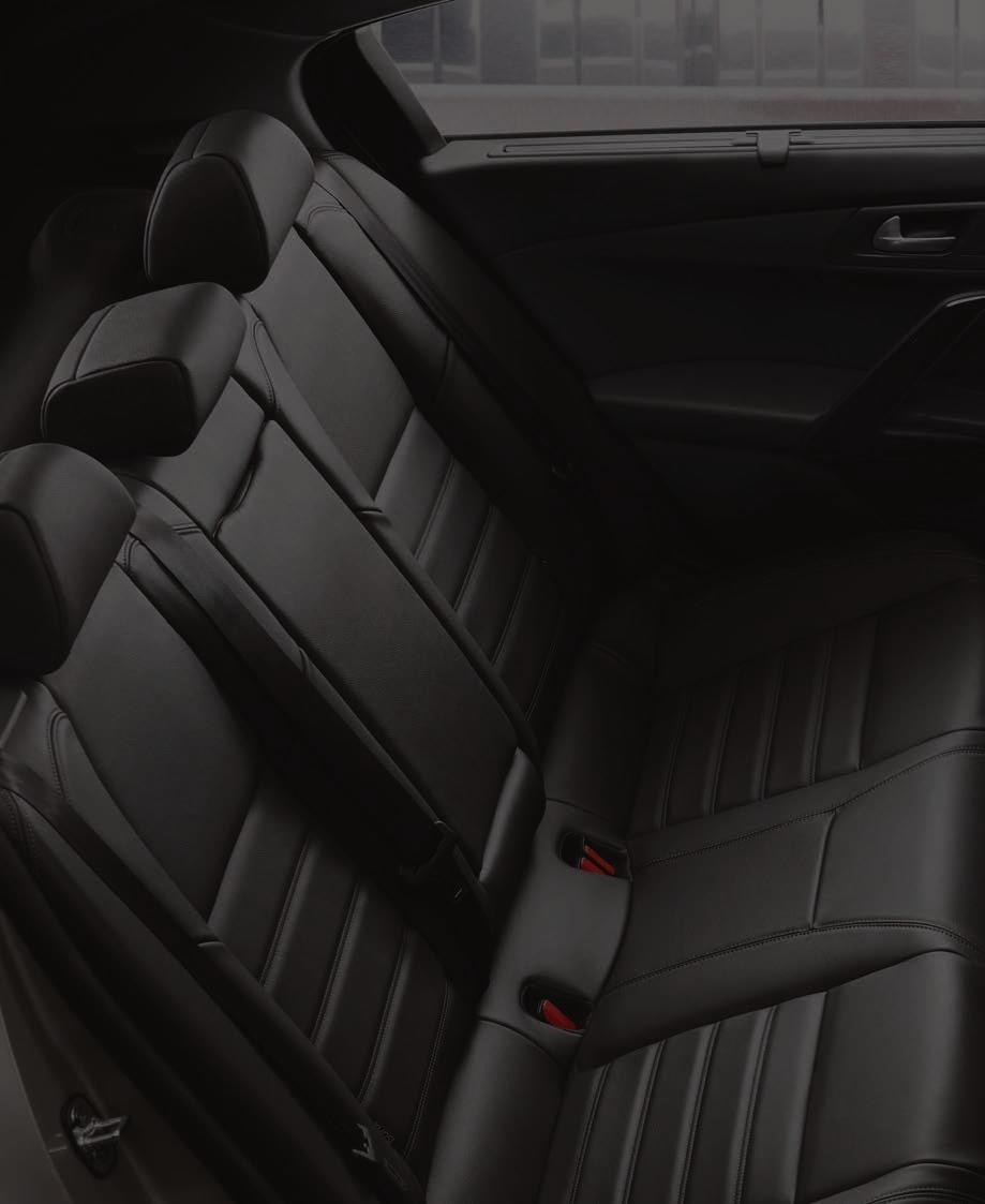 STORAGE For convenience, the 508 and the 508 SW include storage compartments that make life on board even easier: a compartment in the central console, a cool air ventilated glove box, 2 front and 2