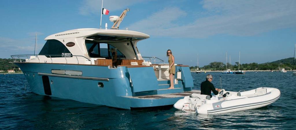 The Seasport 430 Jet SC De Luxe is another example of the stylish and innovative design that has become a hallmark for the Seasport Jet series.