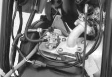 (The early idling condition) Check whether the mark 2 on the oil pump control lever is aligned with the index mark 3 when the throttle