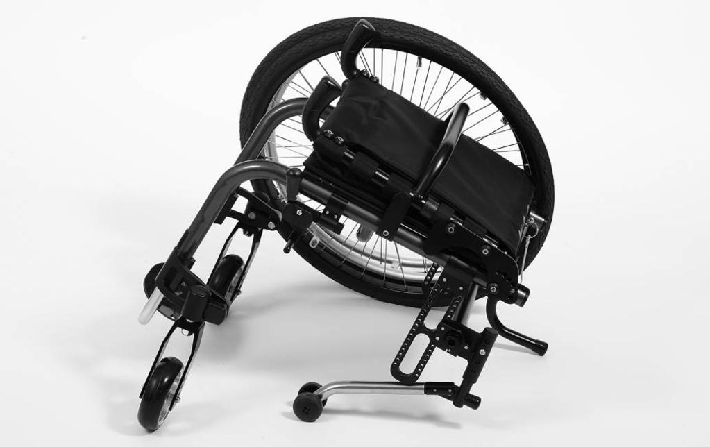 In vehicles for transporting persons with reduced mobility, only use the seats installed in the vehicle with the corresponding personal restraint systems.