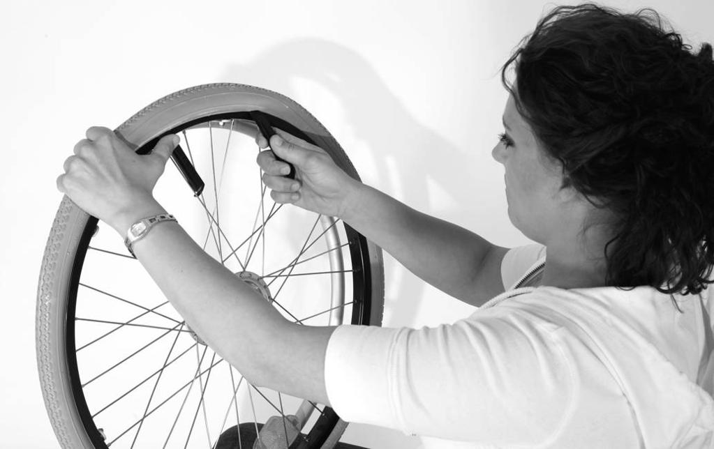 Repairing flat tyres requires only the necessary tools and users may change tyres themselves if they wish: Removal and preparing for installation 1) Carefully remove the tyre from the rim using