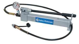 HYDRAULIC PUMPS FEATURES Pumps Sykes-Pickavant hydraulic pumps are available as lightweight aluminium alloy or rugged steel construction.