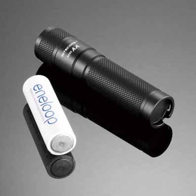 An acceleration sensor is built in the SENS series flashlight, which can continuously detect the angle of the light and work with the light s micro-processor to select the appropriate output.