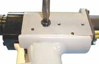 (7) Screw in the four truss machine screws on the chamber. (8) Turn the tool over so that the location for attaching the filler screws is uppermost.