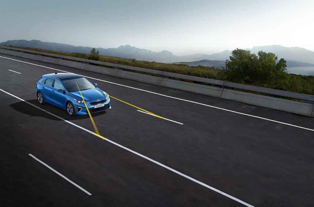 HOW DOES IT WORK? ADVANCED DRIVER ASSISTANCE SYSTEMS LANE KEEPING ASSIST (LKA) A camera mounted up on the top of the windscreen constantly monitors the lane markings and analyses the road ahead.