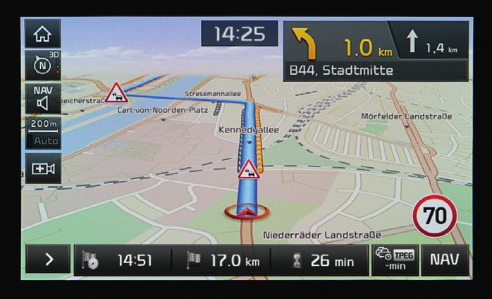 INFOTAINMENT REAL LIVE TRAFFIC INFOTAINMENT SPEED CAMERA ALERTS When enabled, live traffic information can be seen directly on the map, marked with a signal and colour coded: Orange: slow traffic.