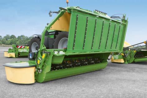 40 m (63'8") work width ideal for further wilting and windrowing in one single operation by the KRONE Swadro 2000 six-rotor centerdelivery rake. 3.