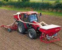 For their size the JXU MAXXIMA can achieve high levels of productivity, incorporating many class leading features to give farmers a significant advantage when working in grassland, cultivation and