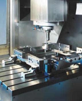 max. High-precision 3-axis machining. Like the swivel bridge, also the table plunges into the portal during the machining process.