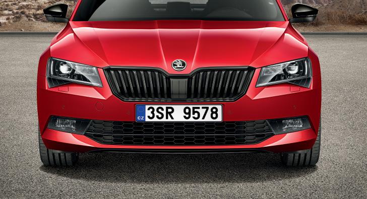 JUDGE THIS CAR BY ITS COVER The ŠKODA SUPERB SPORTLINE inherits the signature contoured body of the SUPERB and arms it with