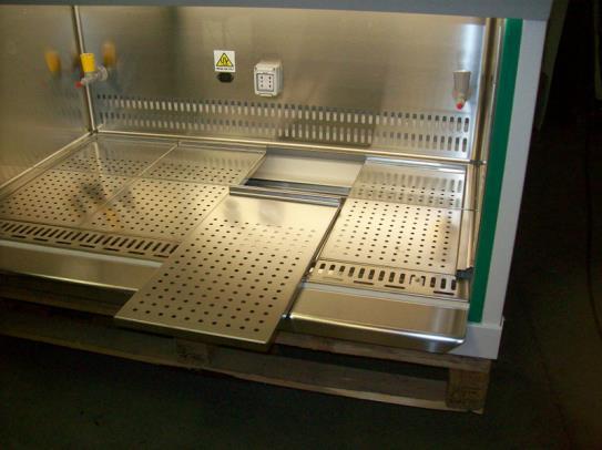 Tray closed worktop AS STANDARD, in stainless steel AISI 304 2B glazed (IN ALTERNATIVE AND ONLY ON REQUEST, perforated version, divided into sectors removable and autoclavable).