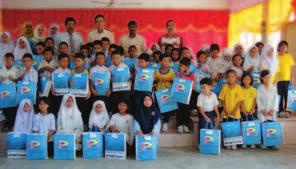 menyumbangkan kasut sekolah kepada pelajar-pelajar miskin Sekolah Kebangsaan Sungai Ular di Kuantan, Pahang Untuk menggalakkan tabiat membaca di kalangan kanakkanak, Bahagian Pelabuhan kami telah