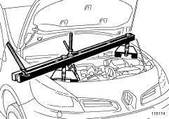 117871 a Remove the right-hand suspended mounting support (see Right-hand suspended engine mounting: Removal - Refitting) (MR 392, 19D, Engine