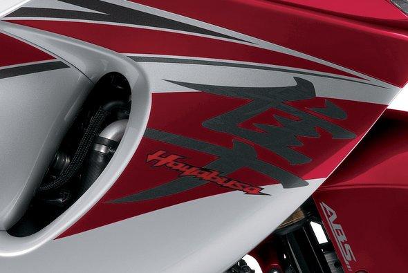 CANDY DARING RED / METALLIC MYSTIC SILVER HAYABUSA The 2016 Suzuki Hayabusa is quite simply the Ultimate Sportbike.