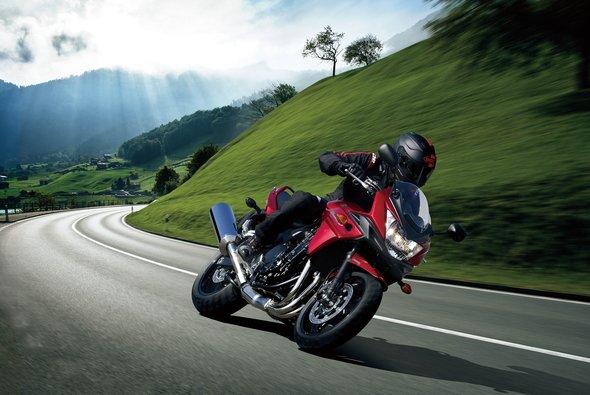CANDY RED BANDIT 1250S The Suzuki Bandit has won the respect and admiration of riders around the globe with its unmatched quality, wide power spread, and exceptional balance of