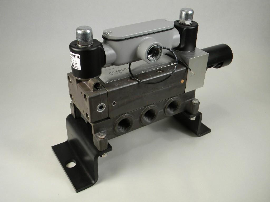 RCV-V PNEUMATIC DIRECTIONAL CONTROL VALVE Part Number R434005262 (Valve Assembly Less Mounting Risers) Part Number R434005983 (Valve Assembly With Mounting Risers) Service Information Valve Only The