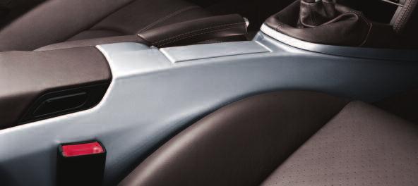 highlight with an Aluminum-Look finish on the rear center console and ashtray
