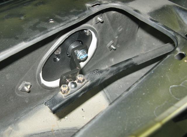 5. Attach the new pitman arm to the original wiper linkage (Figure 4). NOTE: The Selecta-Speed wiper kit is shipped with the pitman arm in the parked position.