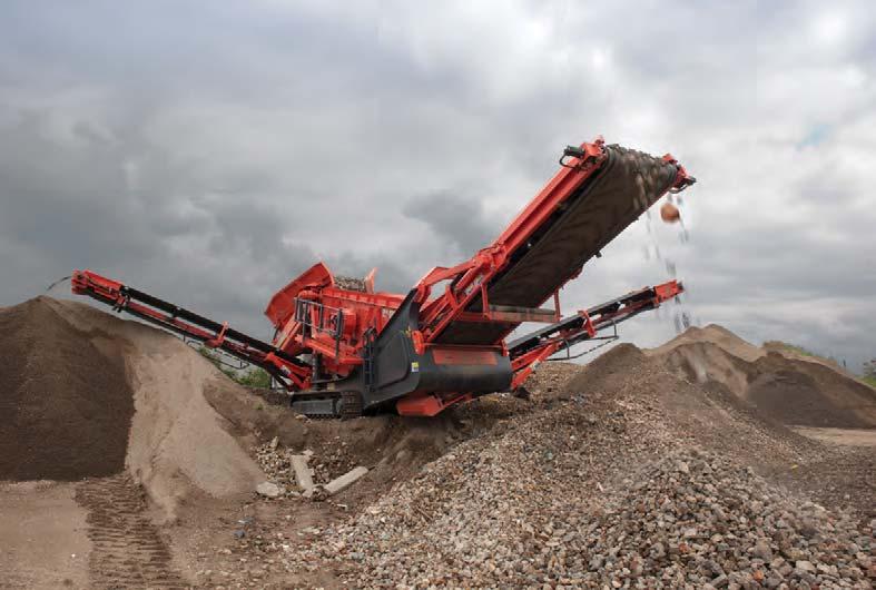 The QE340 is based on a sturdy crusher-type chassis and features a hydraulically operated heavy duty hopper and double plated apron feeder.