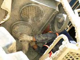 2 Empty the Dust Cup & Check the Vacuator Valve Shut off the engine. The dust cup should be emptied when it is 2/3 full. Frequency of dust cup service varies with dust severity.