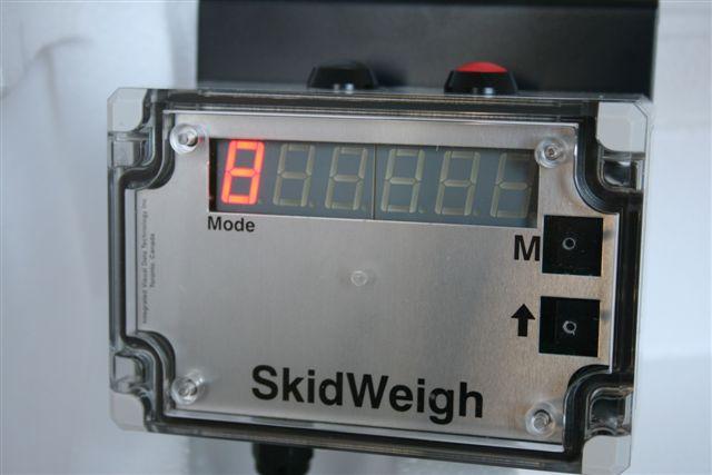 Calibration Starting Point For All Of The ED2 Series SkidWeigh Systems --------------------------------------------------------------------------------------- Lower the empty forks to the ground.
