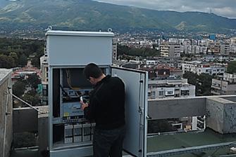The challenge: Harsh environmental conditions Minimum 16 hours battery autonomy Additional AC output requirement for satellite equipment The solution: Customized IP55 cabinet with forced ventilation