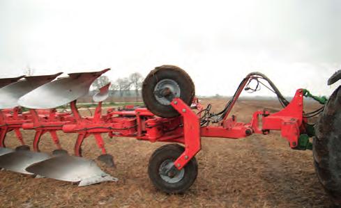 LEADER MAXIMUM VERSATILITY: ON-LAND AND IN-FURROW PLOWING ON-LAND OFFSET IS AVAILABLE TO ENHANCE PRODUCTIVITY The soil sometimes requires wide or dual tires that cannot be used for in-furrow plowing.