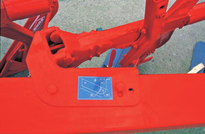This allows for easy adaptation to all possible tractor inter-wheel distances and also permits a complete cancellation of the effect of the fi rst body for particular