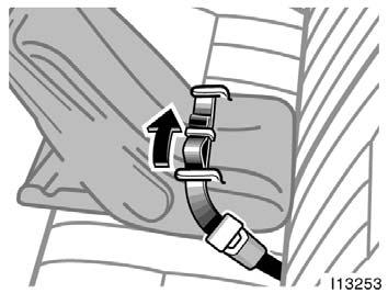 CAUTION After inserting the tab, make sure the tab and buckle are locked and that the lap and shoulder portions of the belt is not twisted. Do not insert coins, clips, etc.