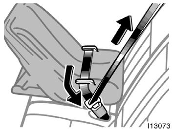 CAUTION After inserting the tab, make sure the tab and buckle are locked and that the lap and shoulder portions of the belt are not twisted. Do not insert coins, clips, etc.