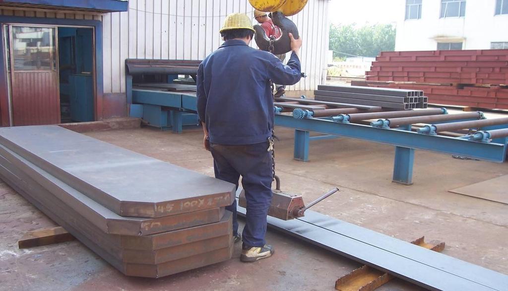 3. Large welding parts are weld with