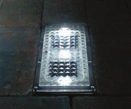 High level IP67 waterproofing The Paverlights have been designed to fulfil the growing demand for affordable standard brick sized solar lights.