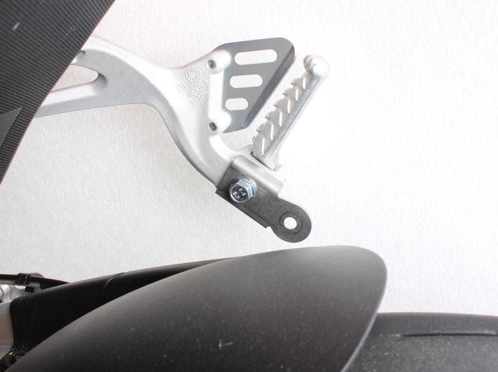 4. Attach the additional Akrapovič stainless steel bracket to the right passenger s footrest, using Akrapovič M8x16 bolt