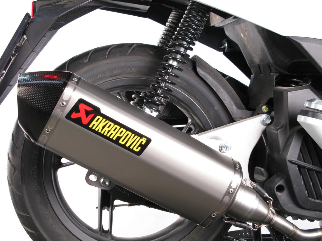 www.akrapovic.com 4. Tighten the muffler s bracket bolts to the specified torque (Figure 9).