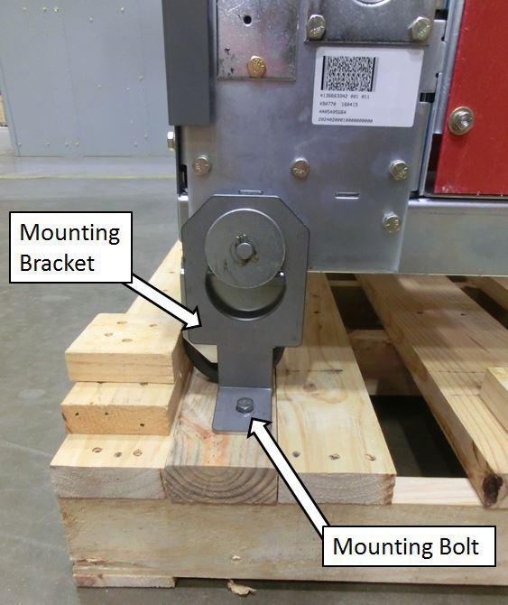 For switchgear equipped with a pan that has the receptor on the inside of the pan rails, the extension rail with the half-moon cut-out will only fit in the left-hand side of the pan (Figure 5B). b.