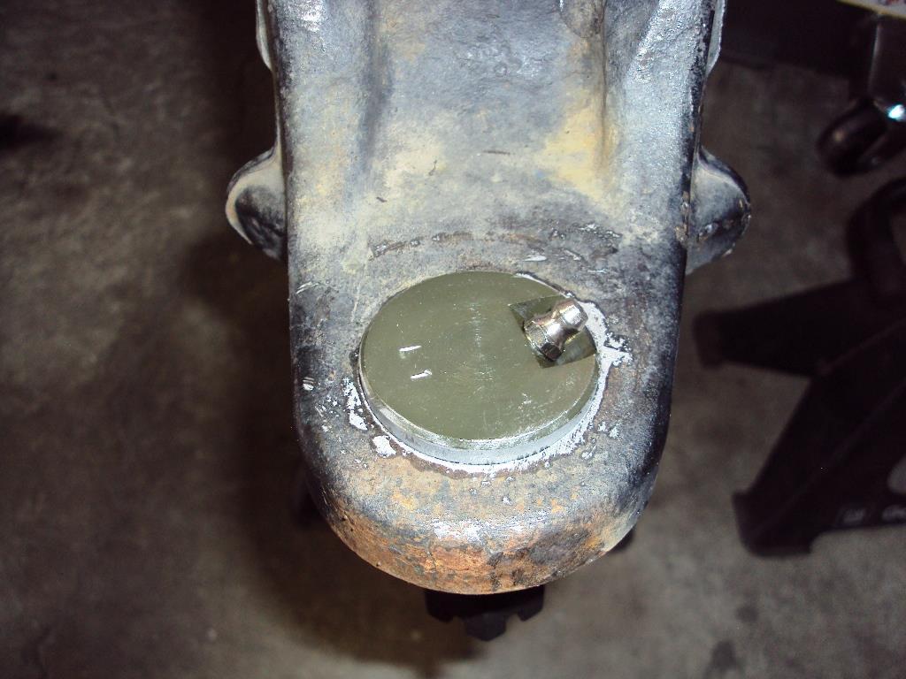 26) Install the grease fitting into the