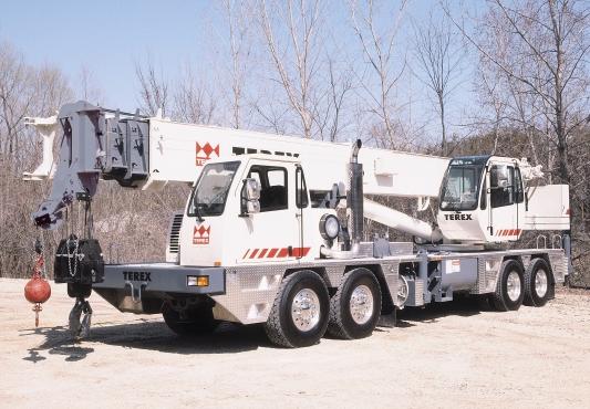 T 500 SERIES Truck Cranes FEATURES 50 ton (45 mt) maximum lifting capacity 110 ft. (33.5 m) maximum boom length 169 ft. (51.