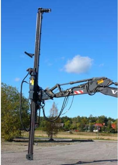 Mast attachments for excavators For Micro Piling Recommended Excavator 18-36 ton PM85 Pile Range* 76 mm - 170 mm Mast Length Stroke, travel length Feeding* Weight* 9000 mm 7000 mm 80 kn 4500 kg