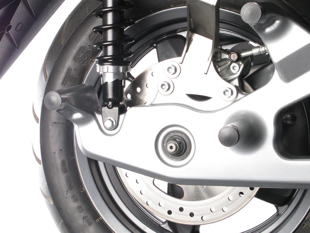 34 Nm 25ftlb Figure 5 3. For X-MAX 125 / X-CITY 125 only: install the Akrapovič muffler bracket onto the brake caliper as shown, using Akrapovič bolts and washers.