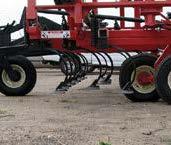9 m) Full floating hitch, moves up/down with tractor drawbar Choice of narrow and wide main frames 5 row frame, 98" (2.