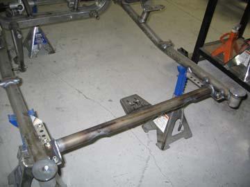 mount bolt to the end of the anti-roll bar with the