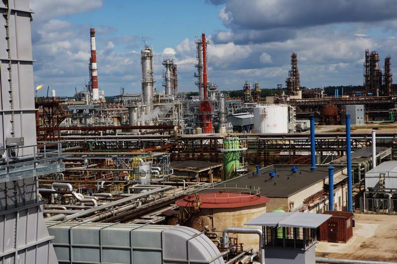 AB ORLEN Lietuva pagrindinė benzino ir dyzelino tiekėja Lietuvoje, kuriai priklauso naftos produktų perdirbimo gamykla.