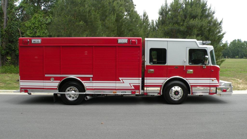 HEAVY DUTY RESCUE Model DFC1173-2013 090512-VTH Spartan MetroStar MFD custom cab/chassis with 10" raised roof Four-door cab with six (6) seating positions GAWR Front 18,000 lbs. GAWR Rear 24,000 lbs.