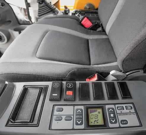 922E EXCAVATOR HARD WORK MADE EASY We understand how operators like to work and have designed the 922E cab to ensure maximum operator comfort, enhanced productivity and excellent visibility all-round.