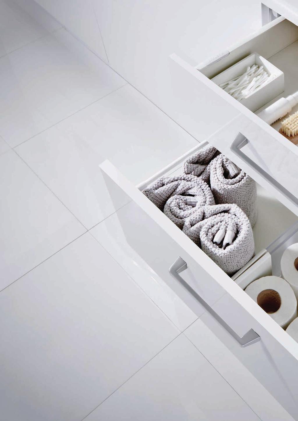 MOOVIT MX/LET LIFE COME TO YOU. THE BATHROOM MOOVIT MX. The Moovit MX drawer side offers a vertical inner for optimum use of space, to house everything from hair brushes to toothbrushes.