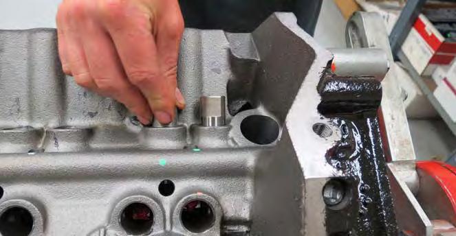 NOTE: There are two basic camshaft setups.