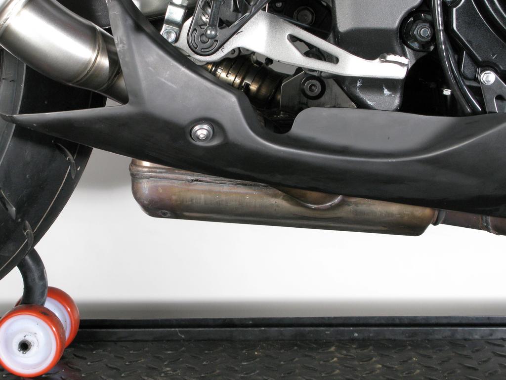 www.akrapovic.com 6. Install the stock heatshield back on the right side of the motorcycle, using stock bolt and washer (Figure 13). 9.